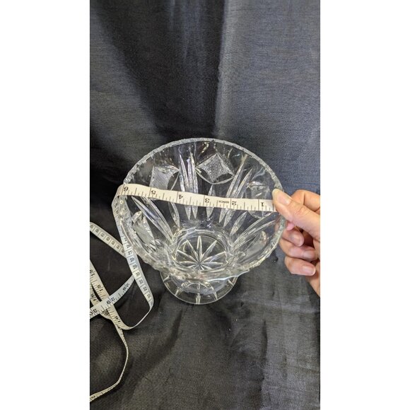 Vintage pressed glass crystal vase - some scratches - Picture 3 of 10